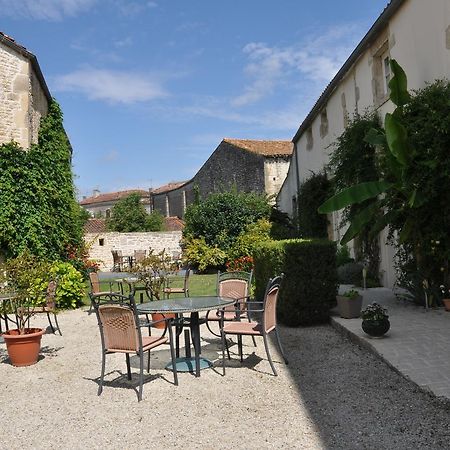 Hotel Du Donjon Aulnay  Kültér fotó