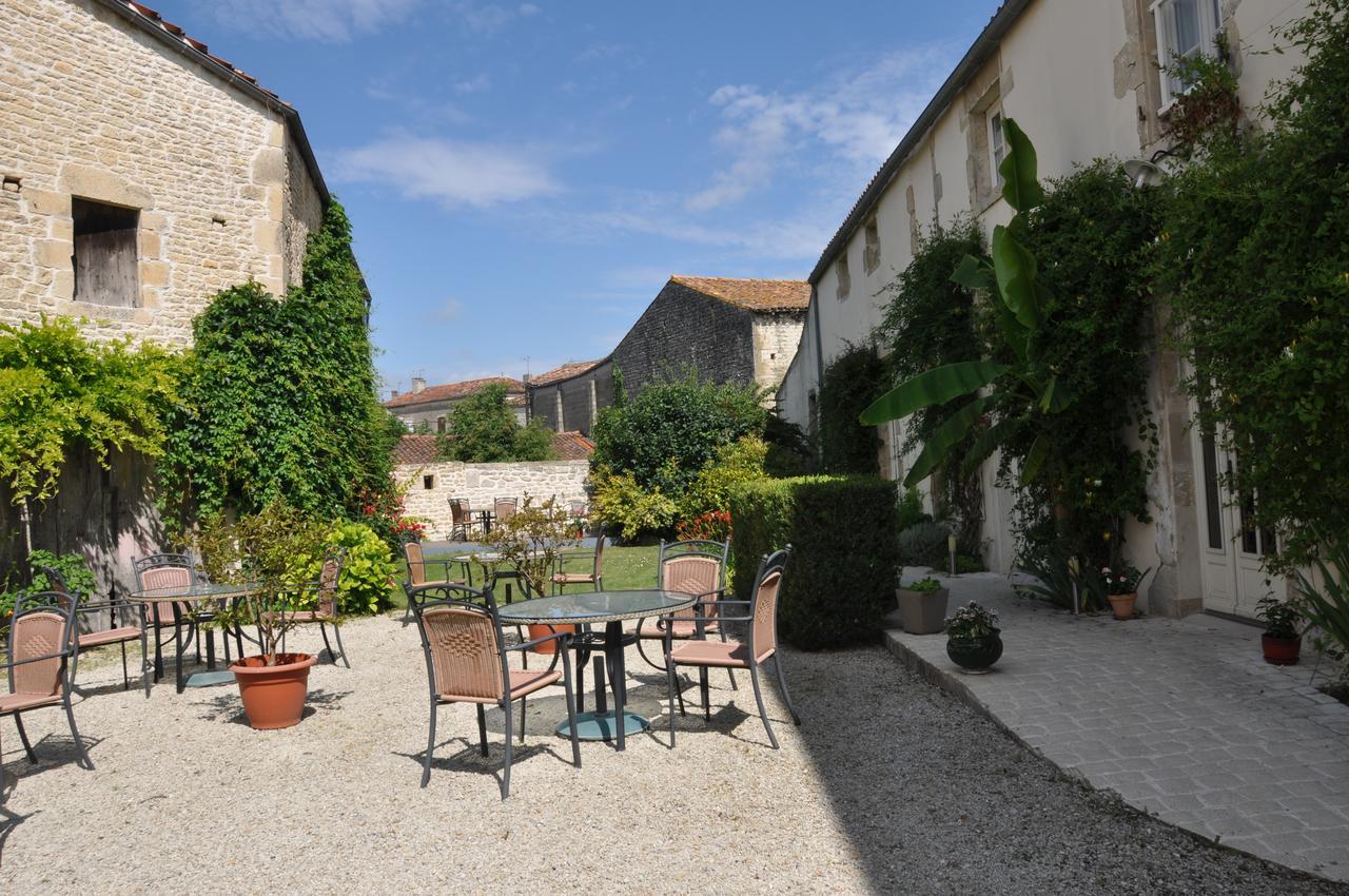 Hotel Du Donjon Aulnay  Kültér fotó