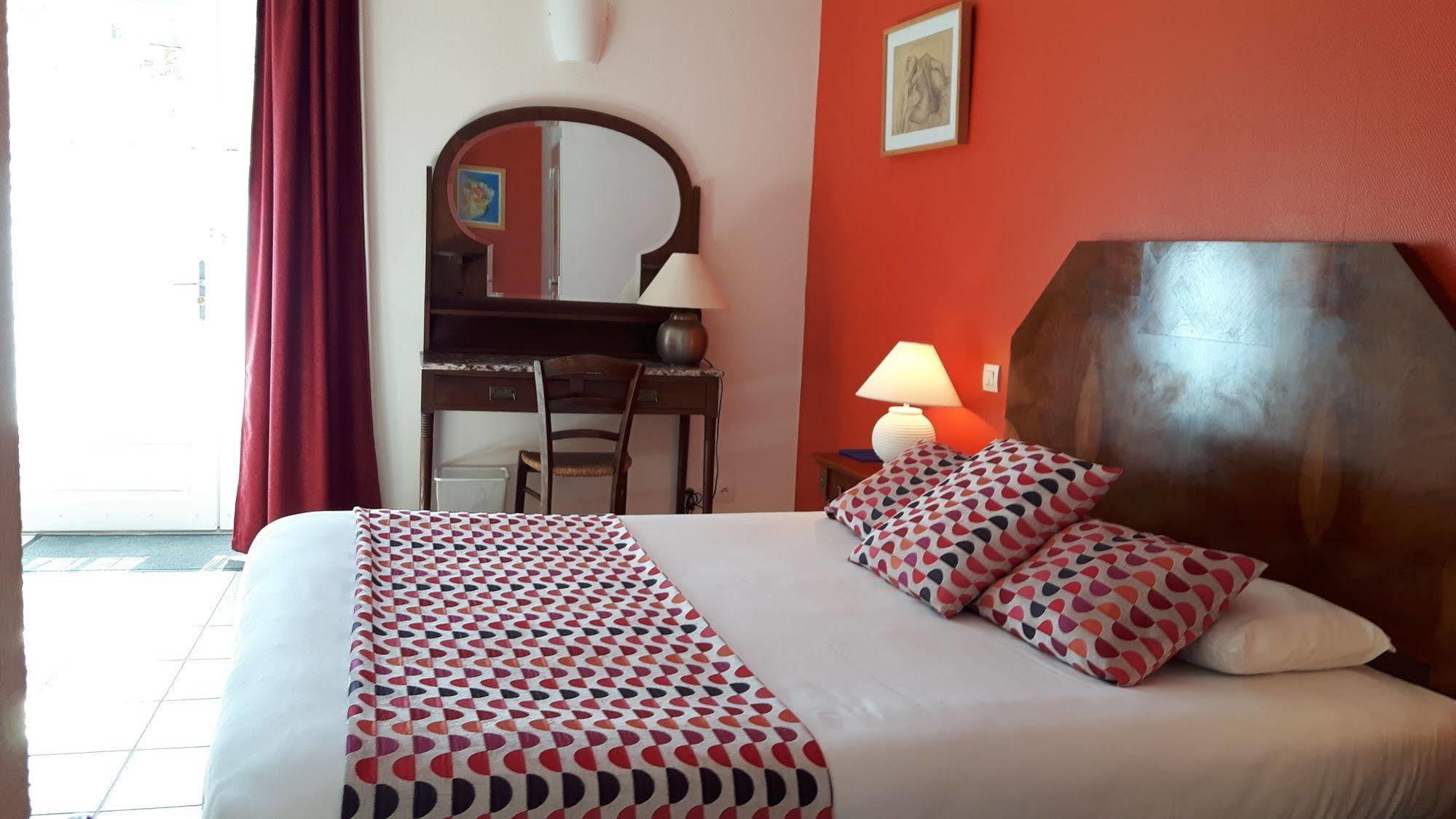 Hotel Du Donjon Aulnay  Kültér fotó
