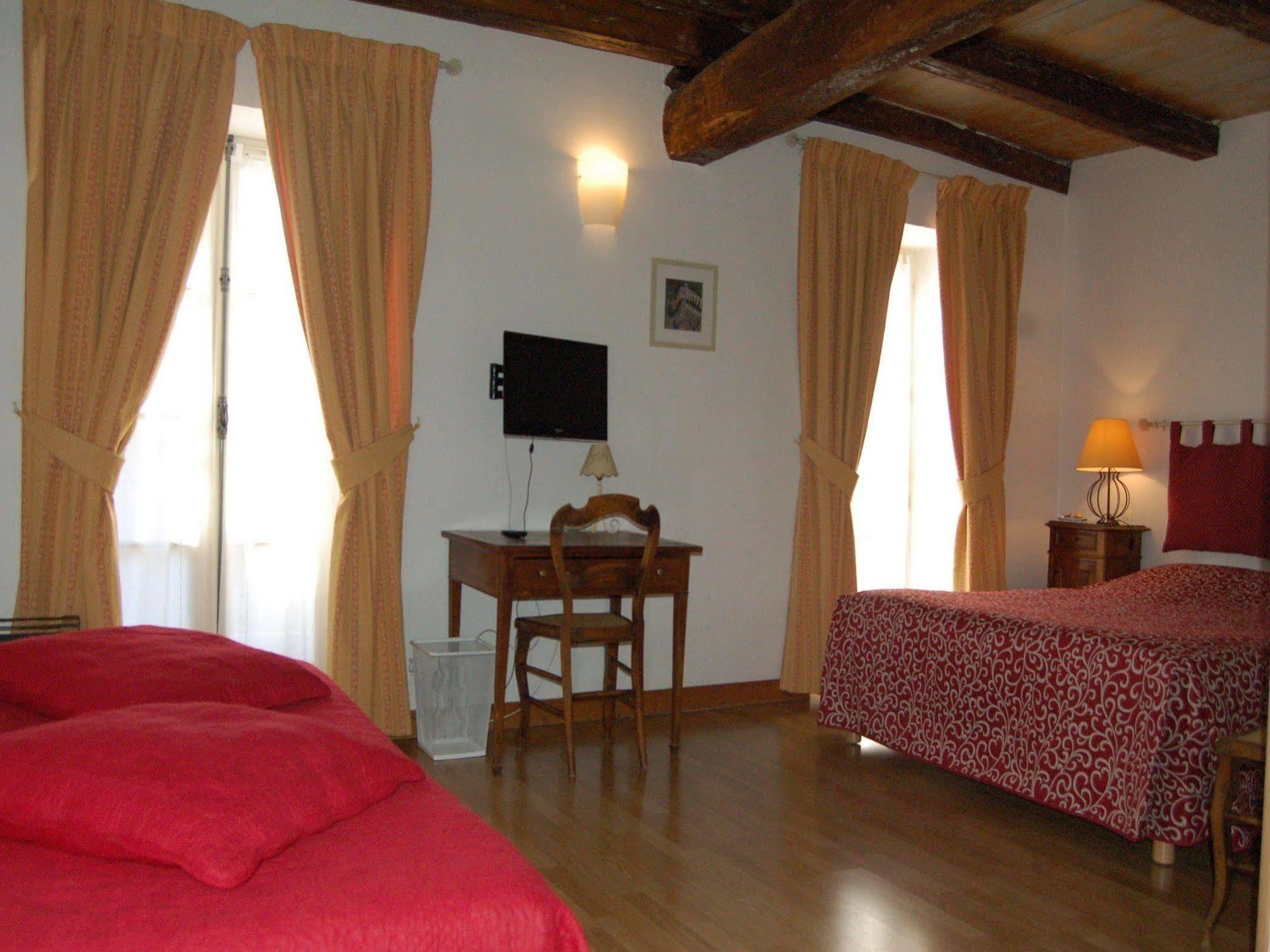 Hotel Du Donjon Aulnay  Kültér fotó