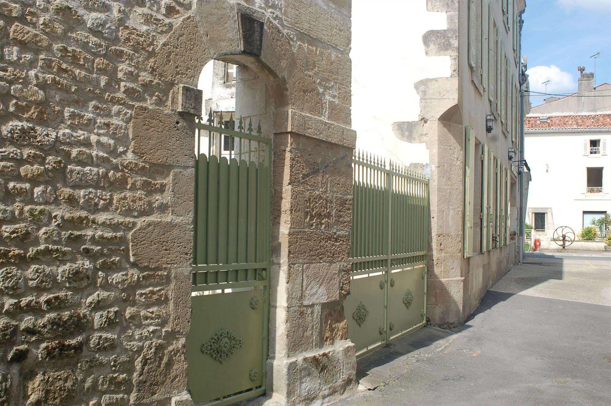 Hotel Du Donjon Aulnay  Kültér fotó